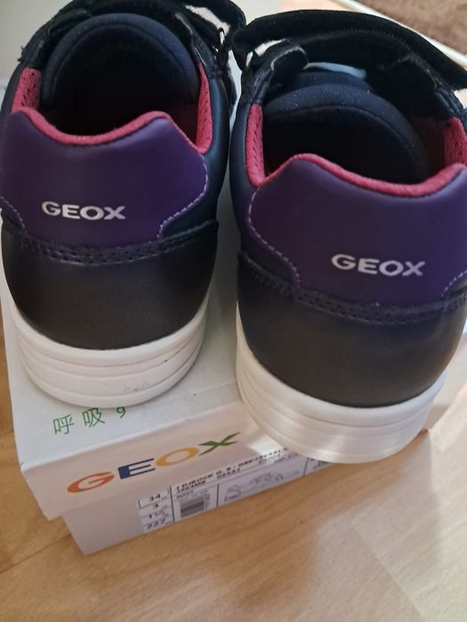 Ténis Menina Geox medida 35,34.