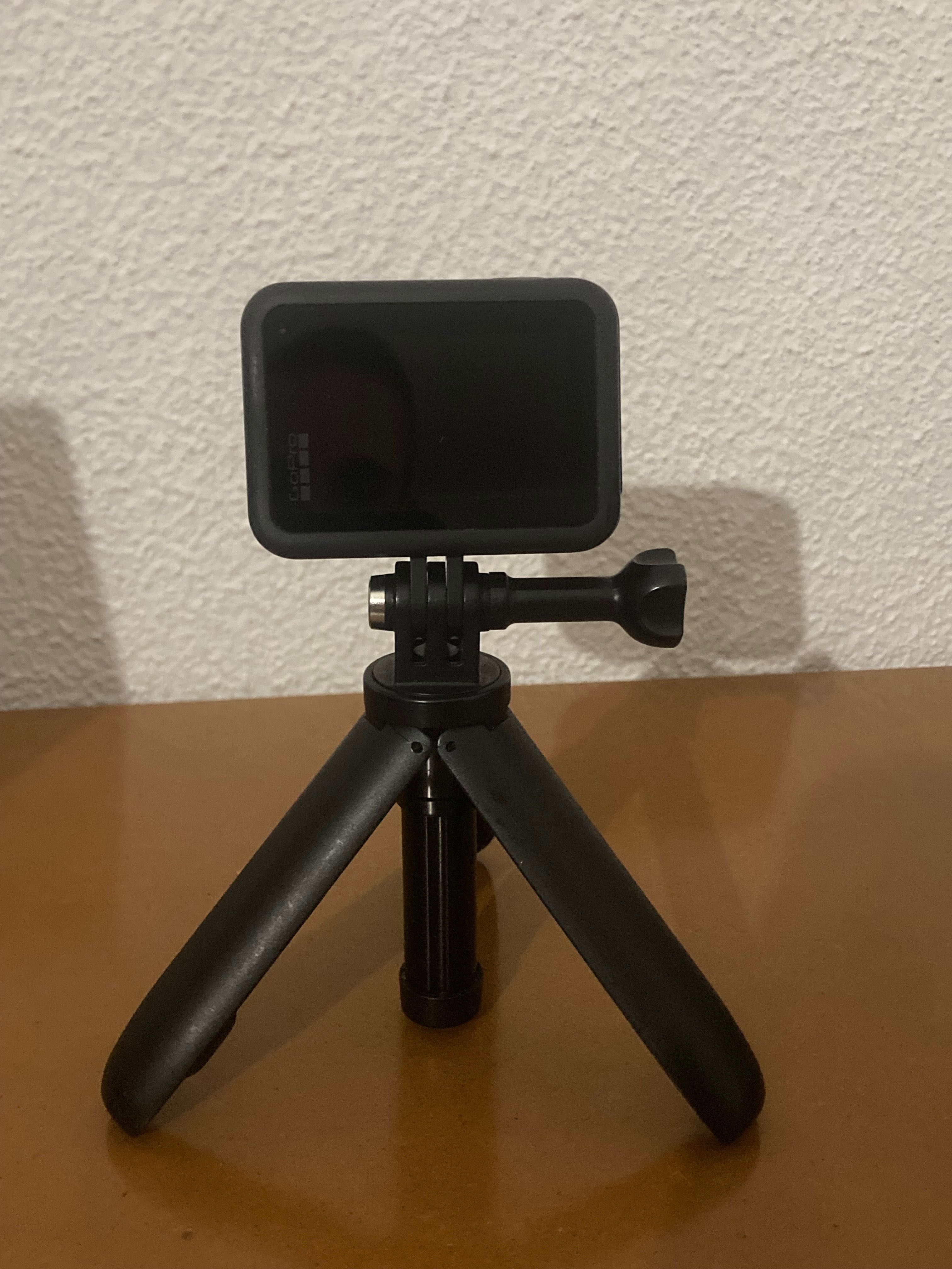 Go Pro 8 (Diversos acessórios)