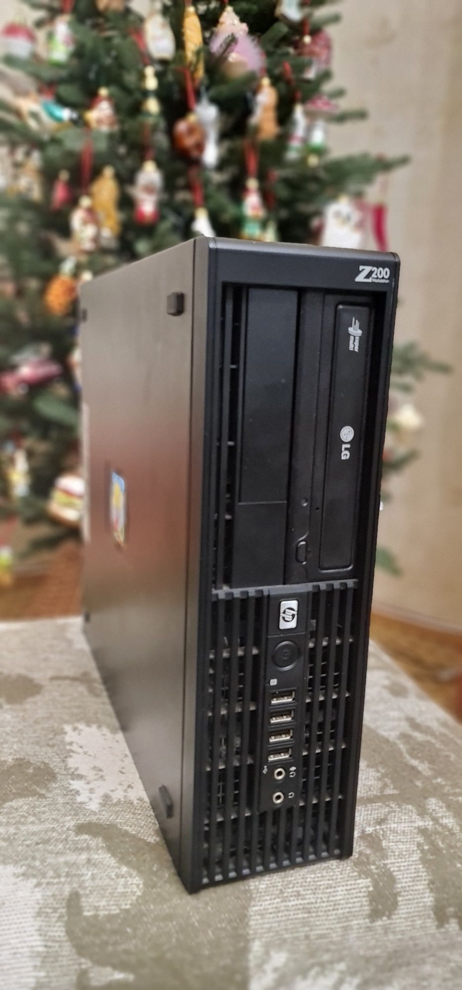 Лицензионная рабочая станция HP Z200, настольный портативный компьютер