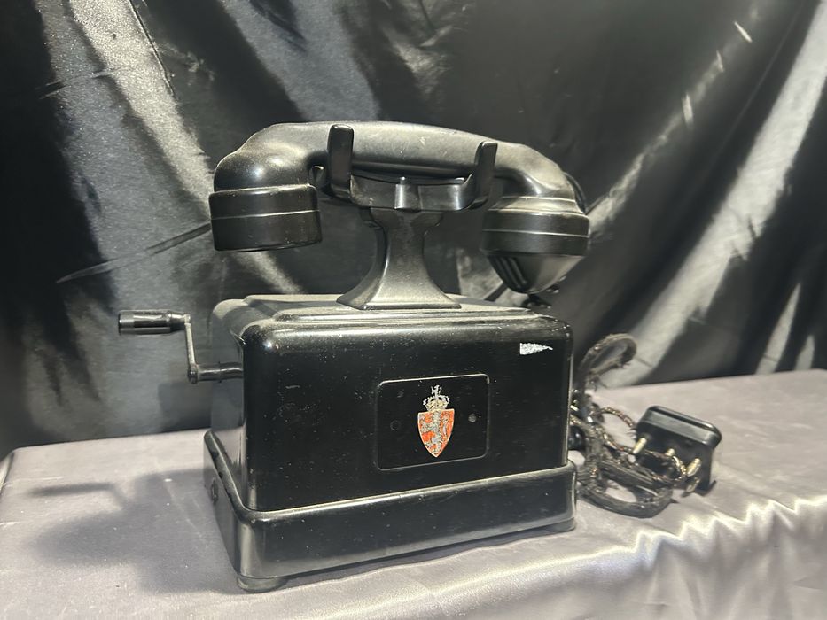 Stary Telefon na Korbkę – Antyk, Bez Cyferblatu