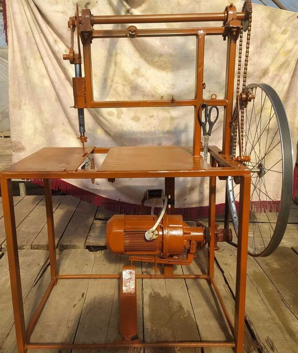 Машинка для шиття віників