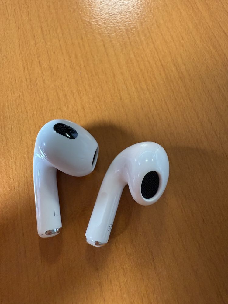 Słuchawki douszne APPLE AirPods III Biały (Etui z Lightning)