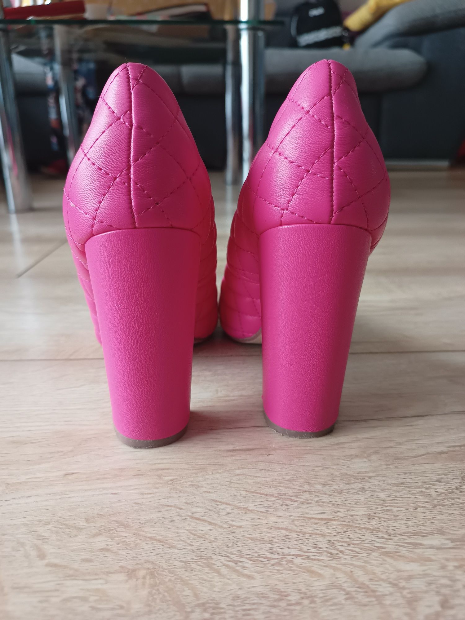 Buty damskie różowe rozm. 37