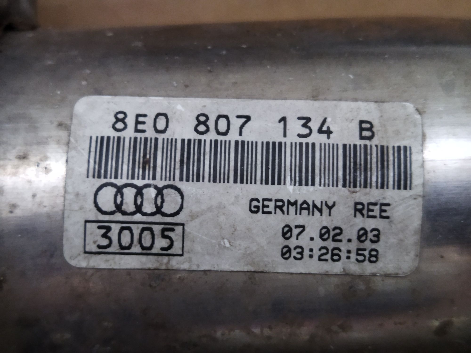 Кронштейн переднего бампера Audi A4 B6 2.5tdi 8E0807134B 8Е0807134В
