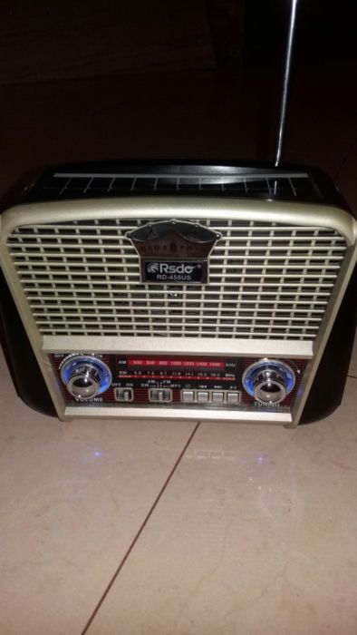 Radio z solarem i 230v