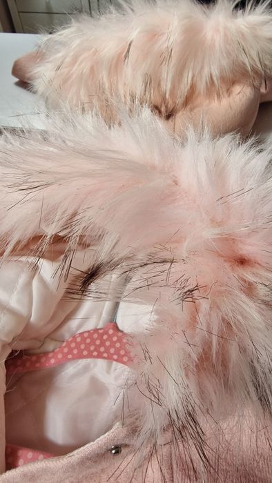 Płaszczyk  w kolorze jasnego różu z futerkiem rozmiar 68