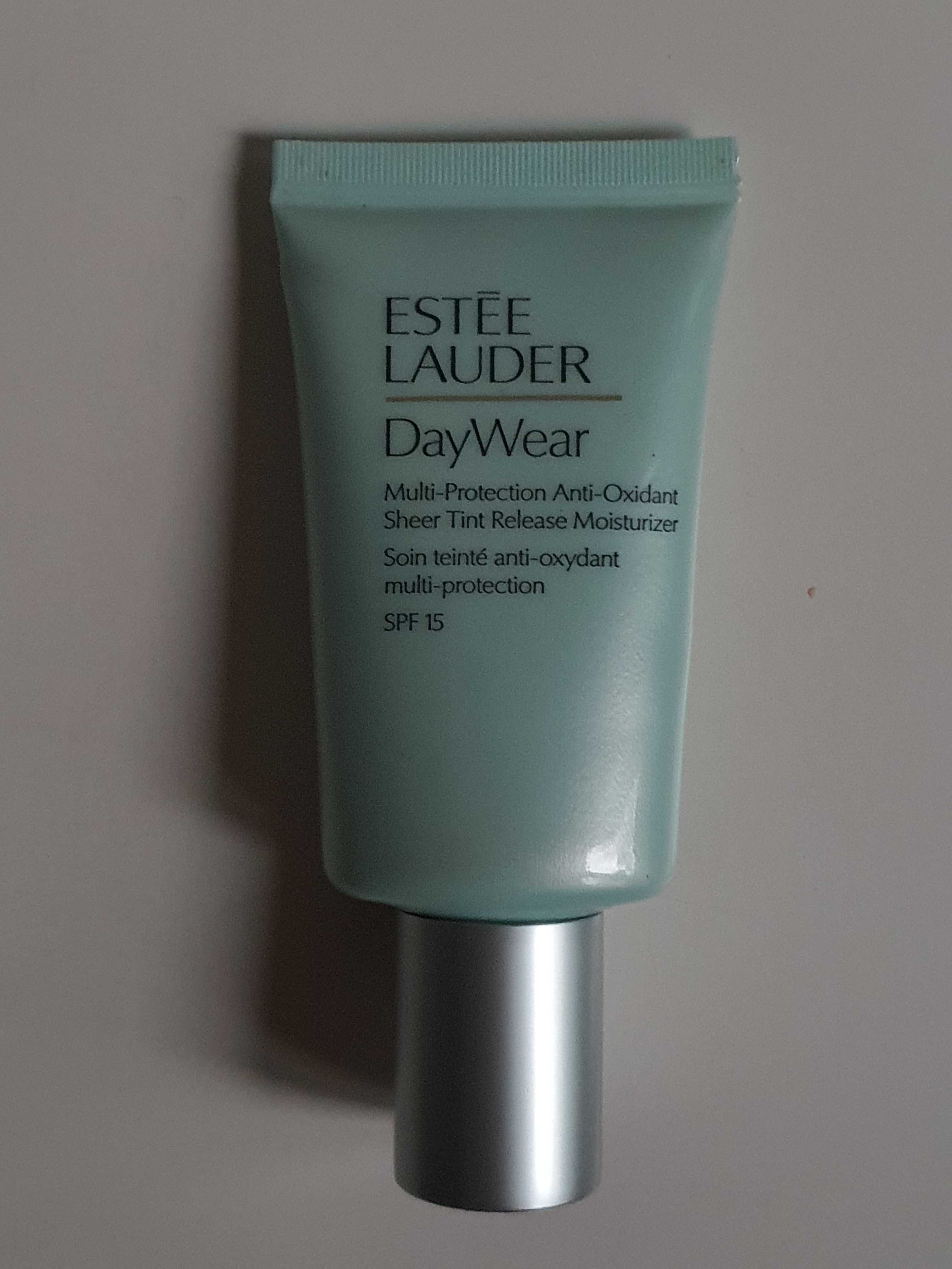 Тонуючий зволожуючий крем для обличчя Estée Lauder DayWear