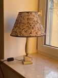 Lampa stołowa z onyksem