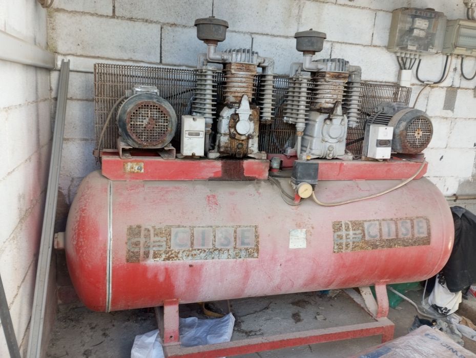 Compressor trifásico de duas cabeças com depósito de 500Litros um