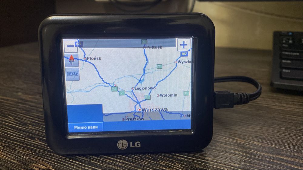 GPS навігатор LG N10, на кріплені, в чудовому стані!