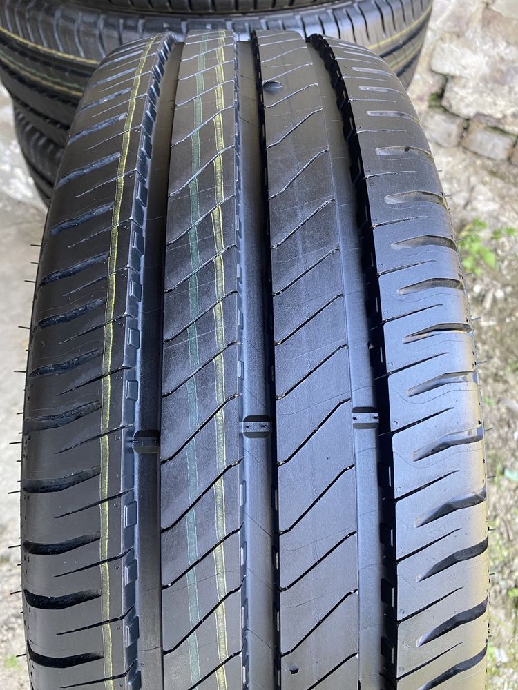 23 рік 215/65 R16C Michelin Agilis3 Нові