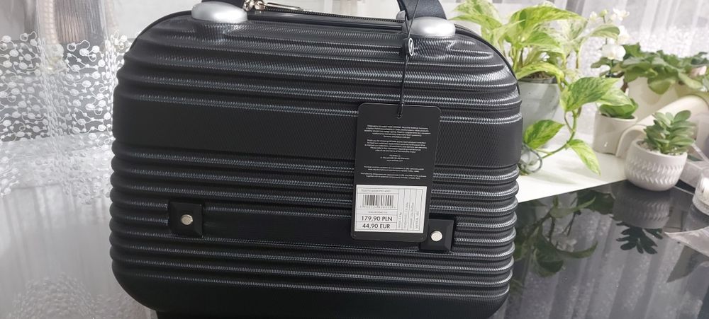 Kuferek kosmetyczka Ochnik nowy