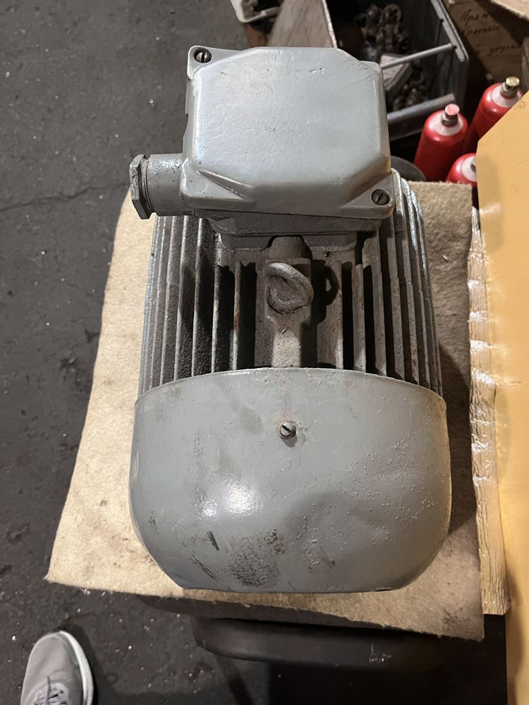 Эл двигатель 4АМ2М4У3 (5,5 квт)