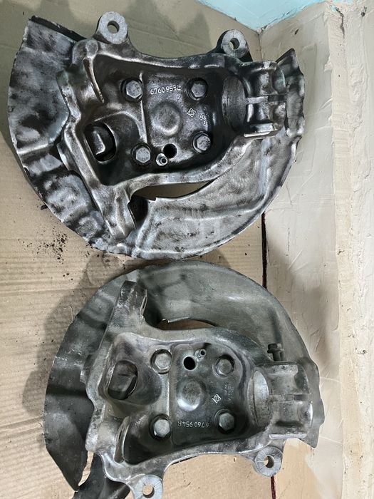 Передня права/левая цапфа/поворотний кулак BMW e60/e61 5-serie6760954