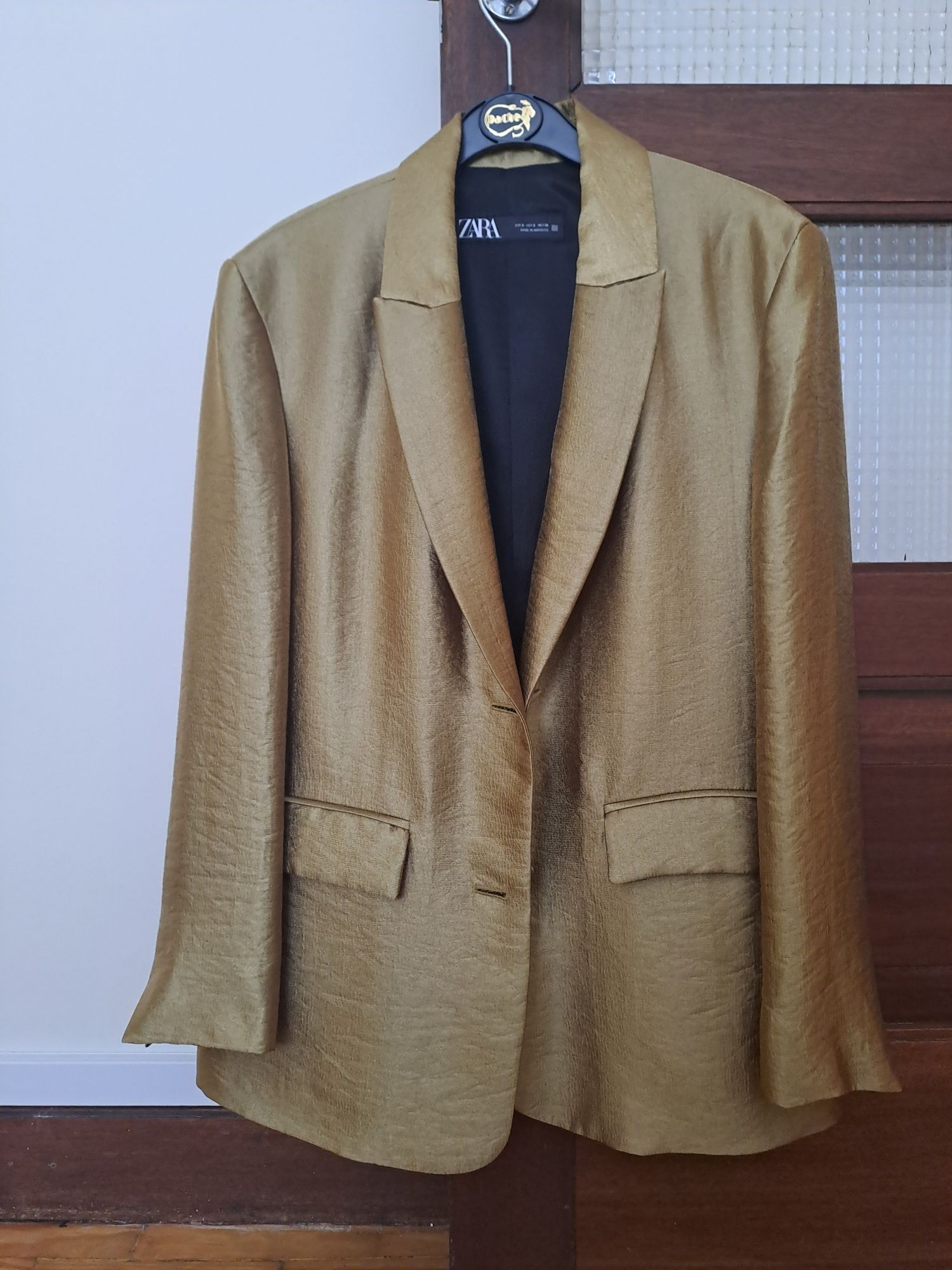 Blaser dourado Zara