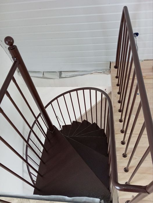 Гвинтові сходи лофт металевий каркас перила сходинки лестница драбина