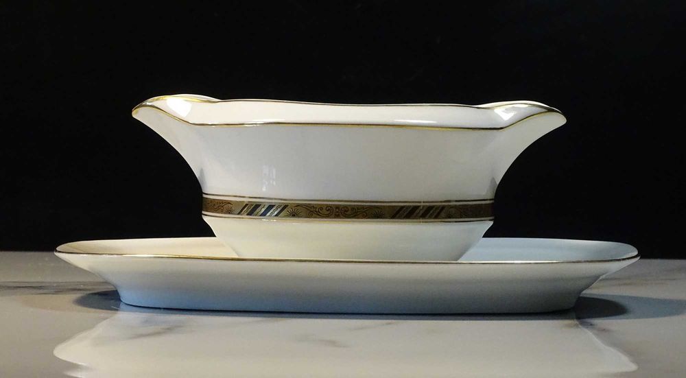 Przedwojenna porcelana Giesche (Katowice): elegancka sosjerka.