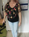 Top elegancki z kwiatowym wzorem