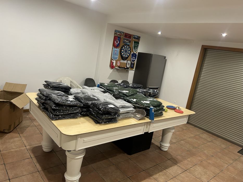 100 Lotes de sweats Lacoste