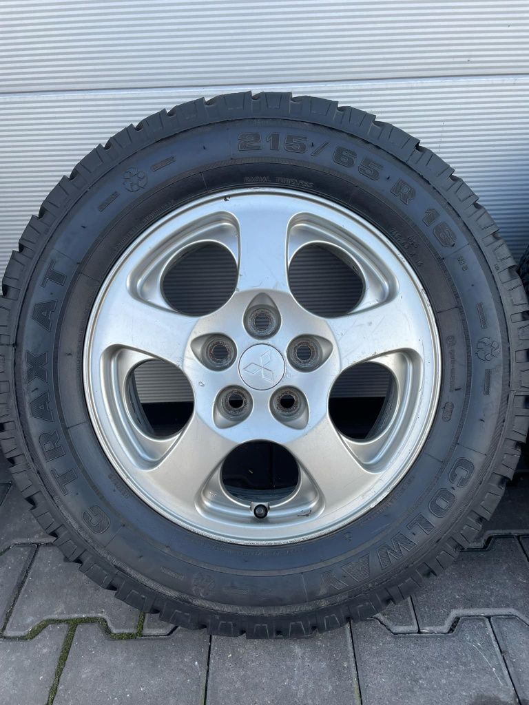 Felgi 5x114,3 R16 z oponami terenowymi 215/65 R16 MITSUBISHI Pajero
