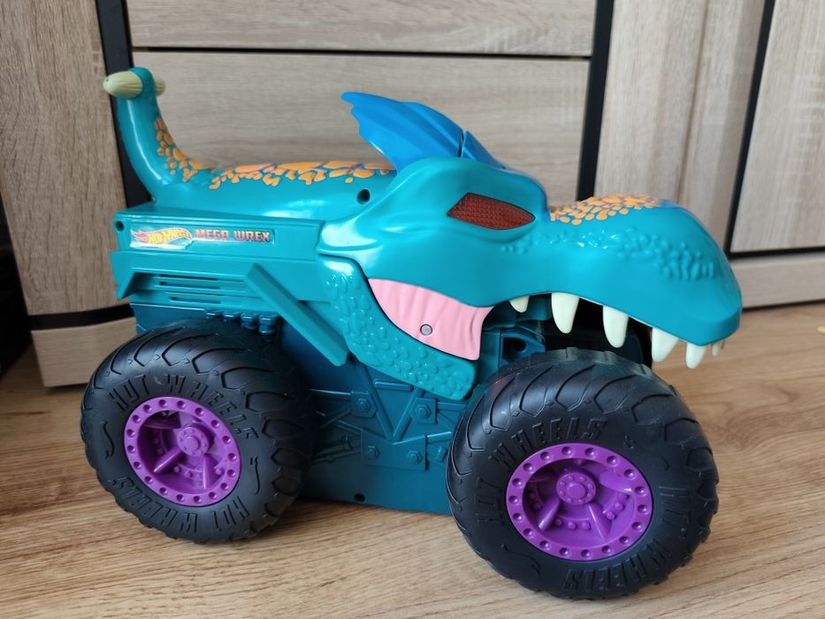 Hot wheels mega wrex