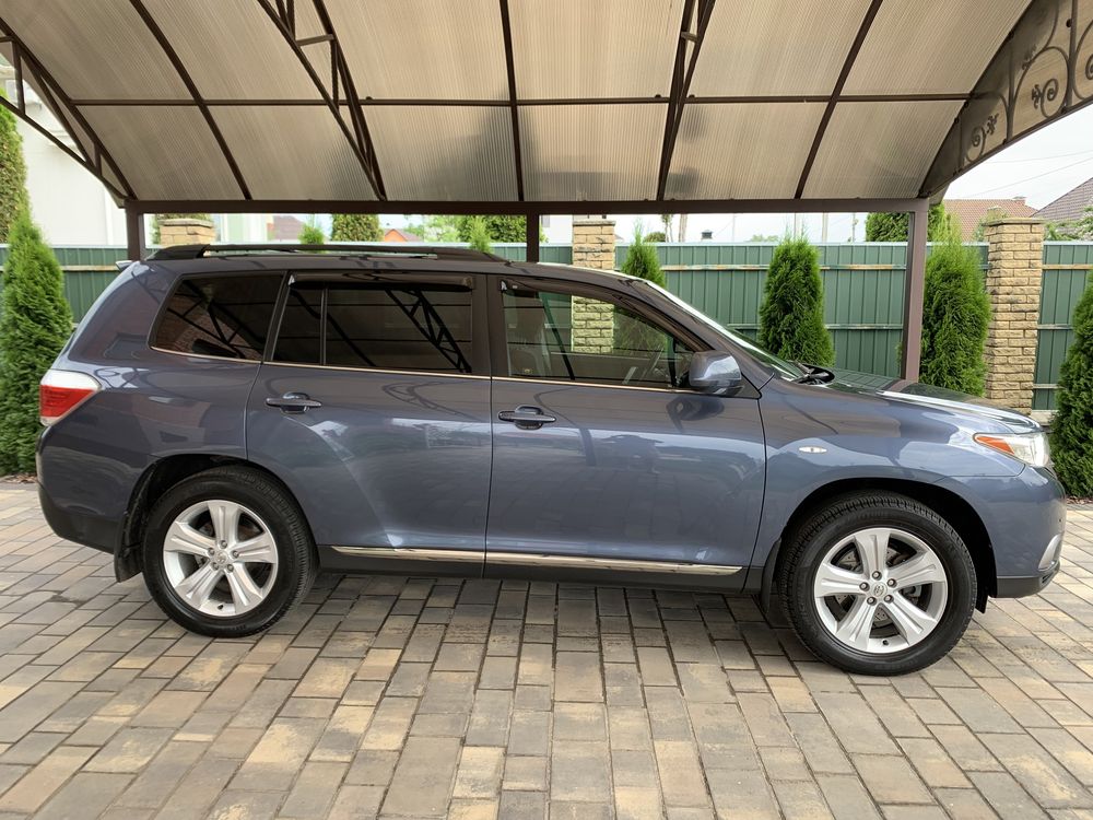 Продам офіційну Toyota Highlander 2011 3,5