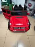 Carro elétrico de criança com carregador e comando remoto novo.