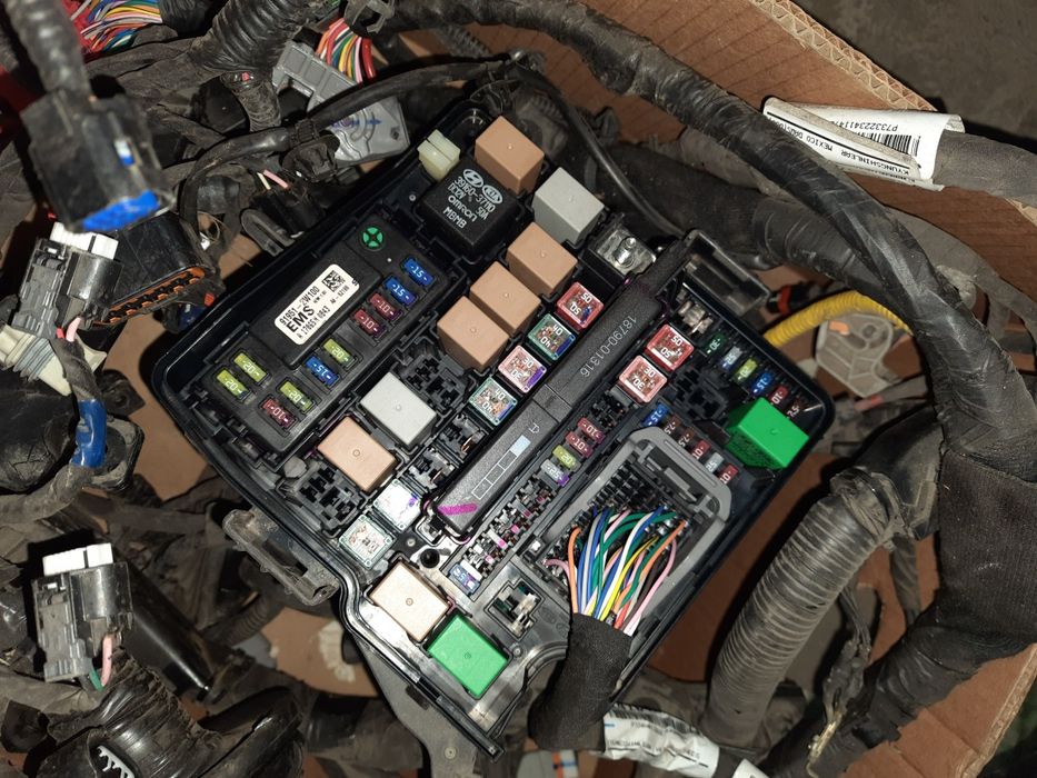 Hyundai Santa Fe 3 DM 2.4 корпус блока предохранителей