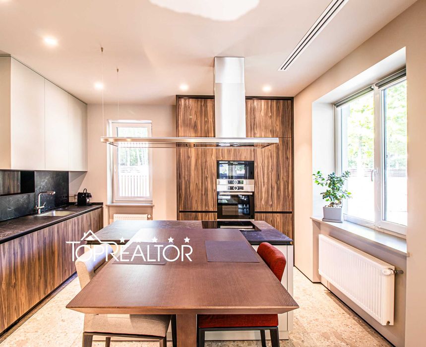 Продам 2-поверховий котедж у селищі Лісове. Лісопарк