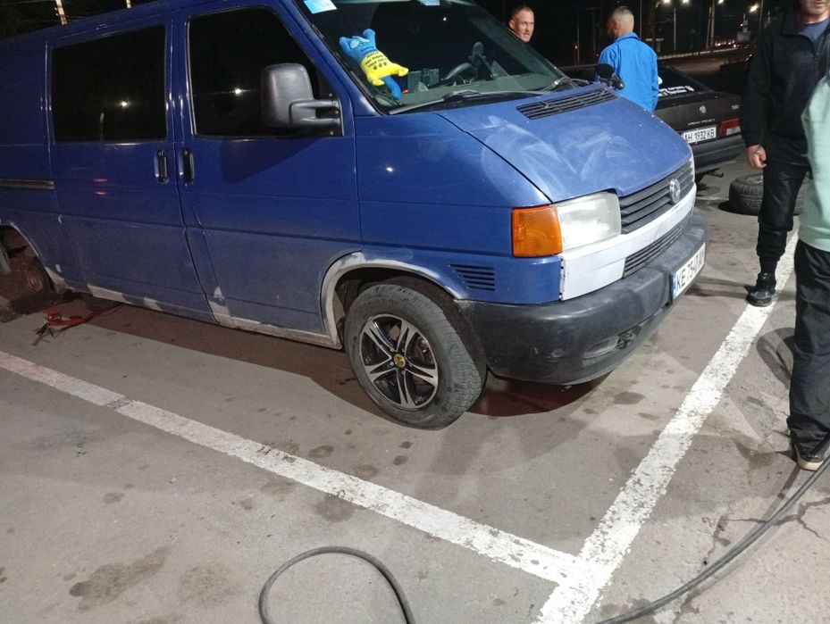 Продам своє авто Фольксваген т4 на ходу всі питання по телефону