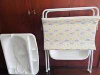 Conjunto de muda fraldas com banheira para bebé