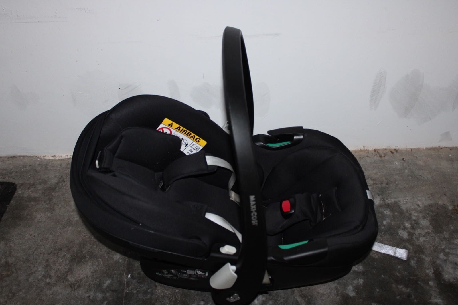 Ovo marca MAXI COSI + redutor + adaptadores ao carro passeio
