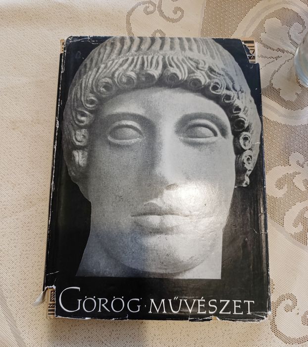 Продам старую книгу о скульптуре...Ласло Кастильоне.