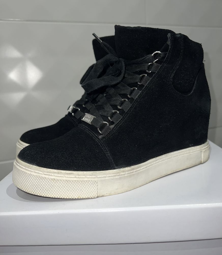 Steve Madden Laine czarne koturny zamsz skóra wiązane i na zamek z tył