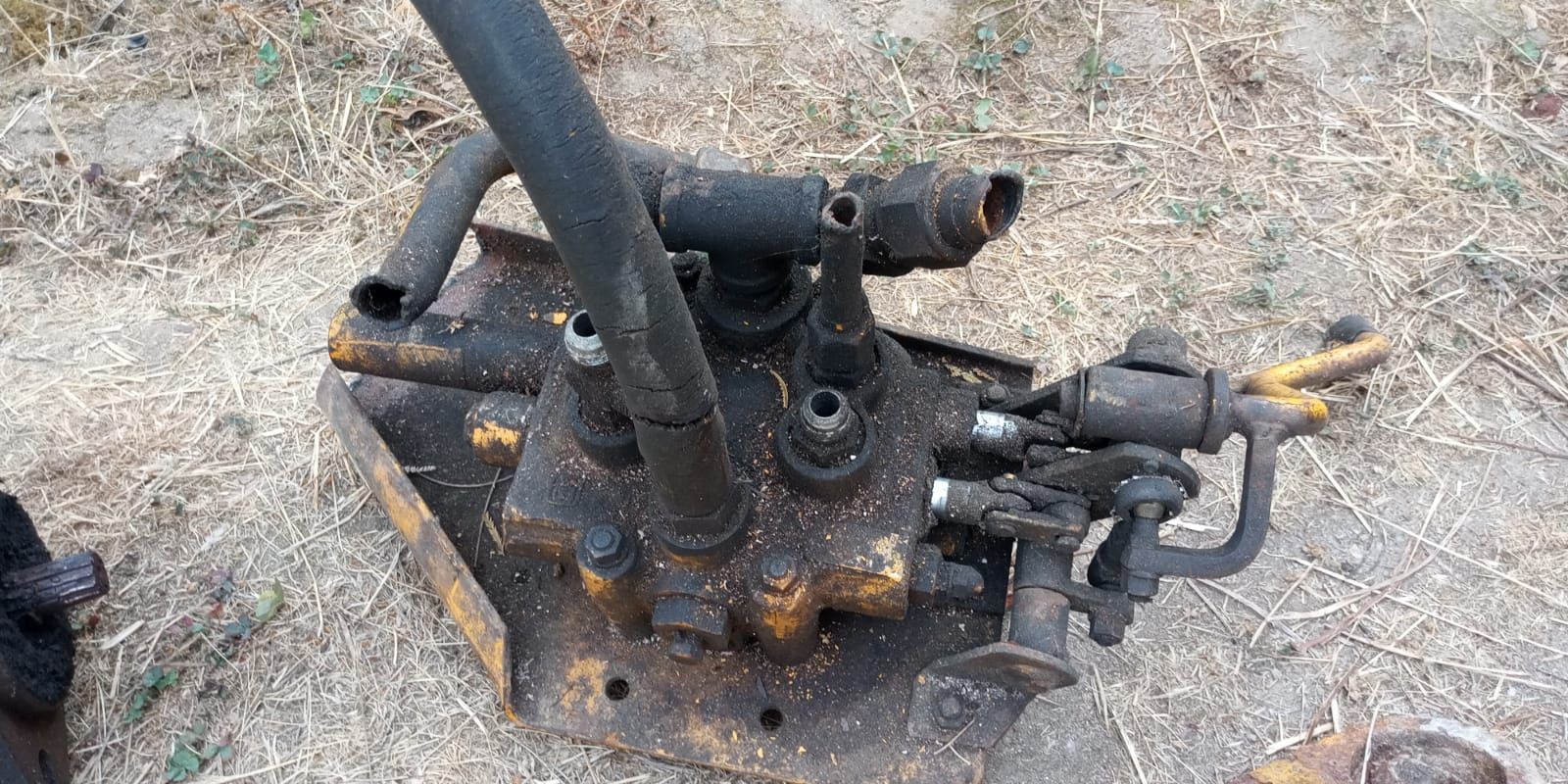 Cilindro hidráulico + bomba + distribuidor
