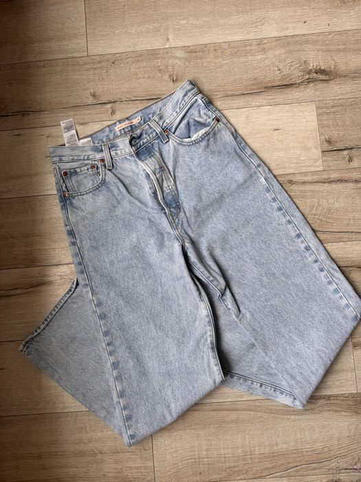 Джинси Levis красивого кольору