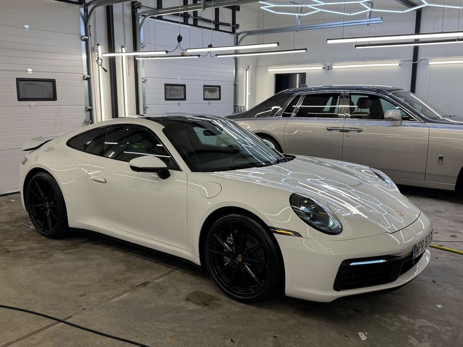 Alfa Romeo Giulia Porsche 911 Carrera S 2021 – Białe | Czarny skórzany środek zamiana