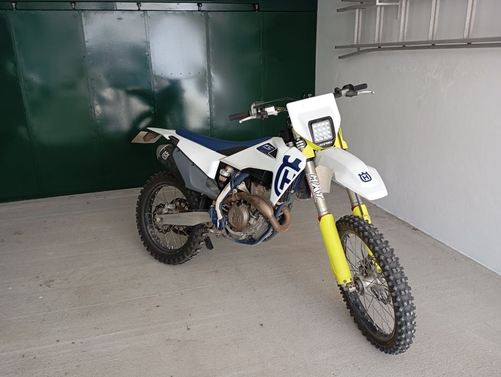 Husqvarna TC 350 (MATRÍCULADA)