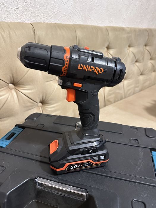 Оренда глибинного вібратора для бетону. Дрель і шуруповерт ударний