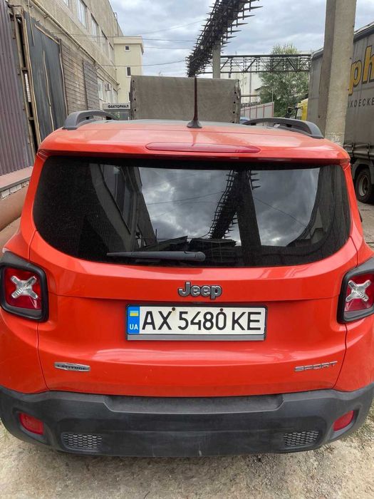 Автомобиль Jeep Renegade