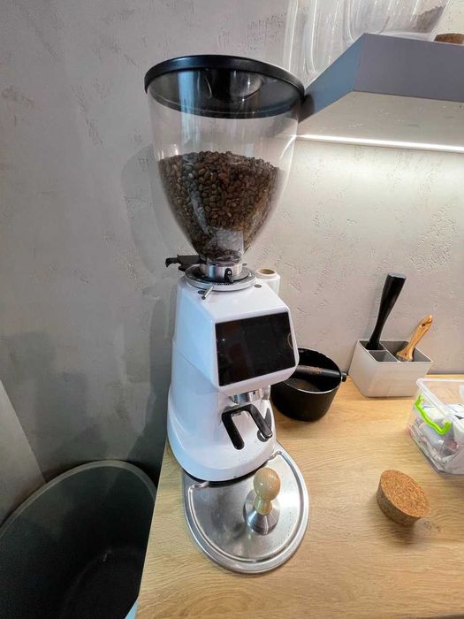 Продаж обладнання: кафе, ресторан, кав'ярня з концепцією хмарний смак