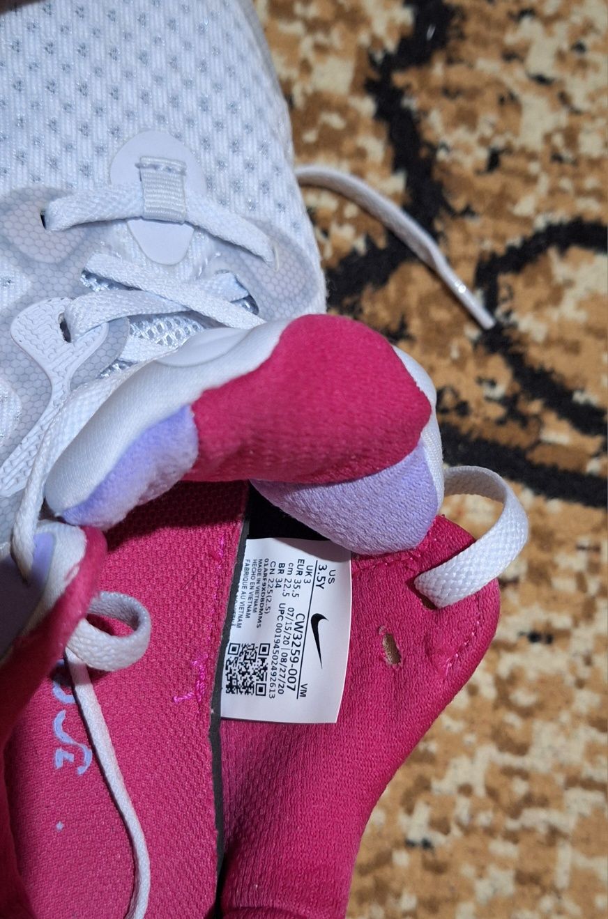 Кросівки жіночі Nike