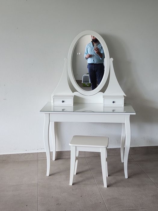 Toucador IKEA HEMNES branco com espelho – excelente estado

Toucador I