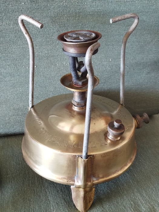 Fogão a petróleo antigo