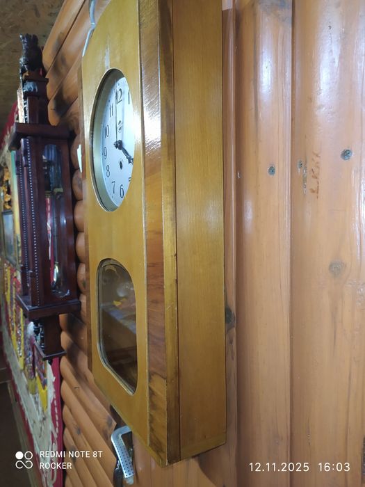 Годинник настінний, маятниковий, ОЧЗ.