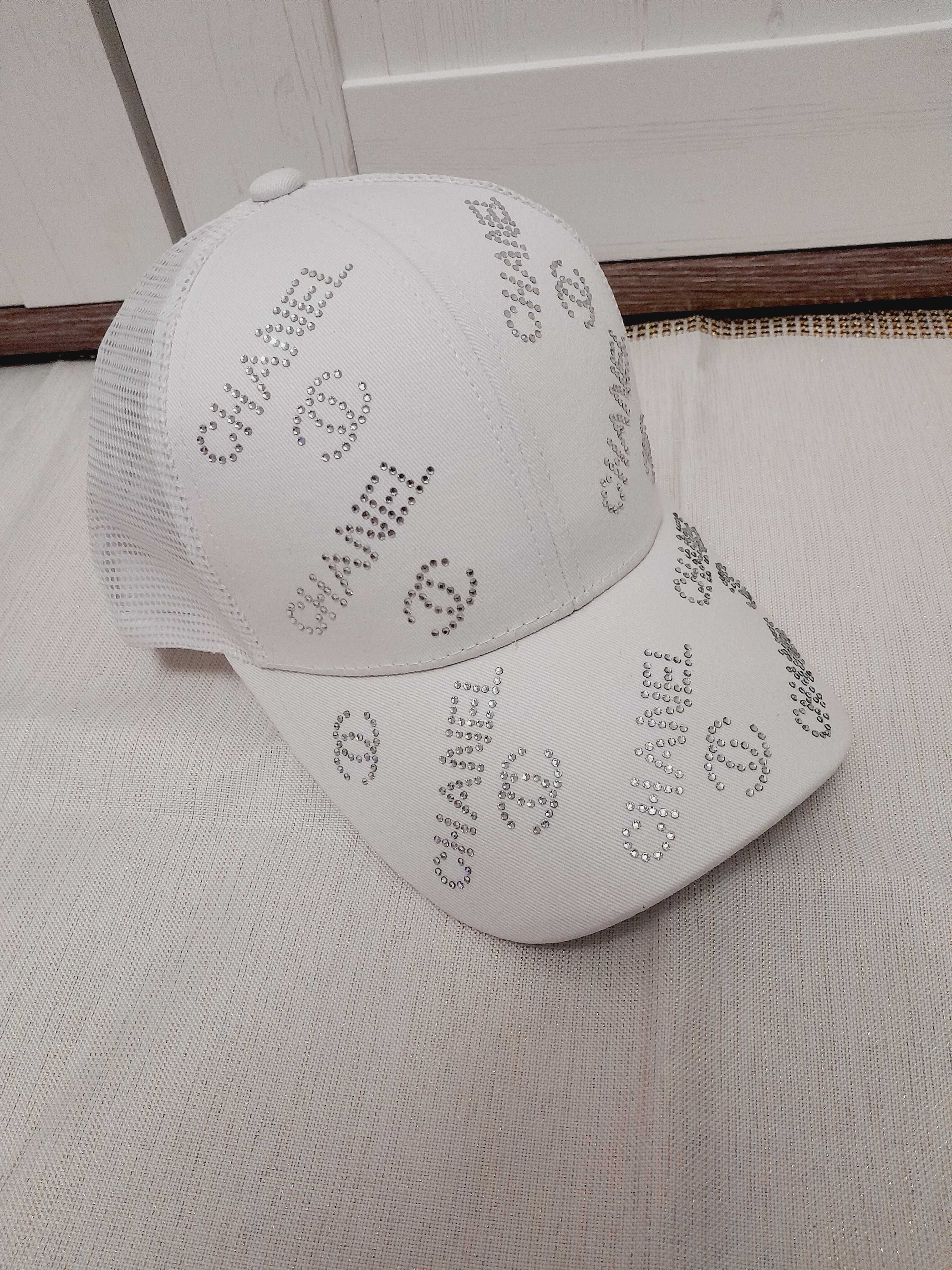 Nowa czapka chanel z cyrkoniami