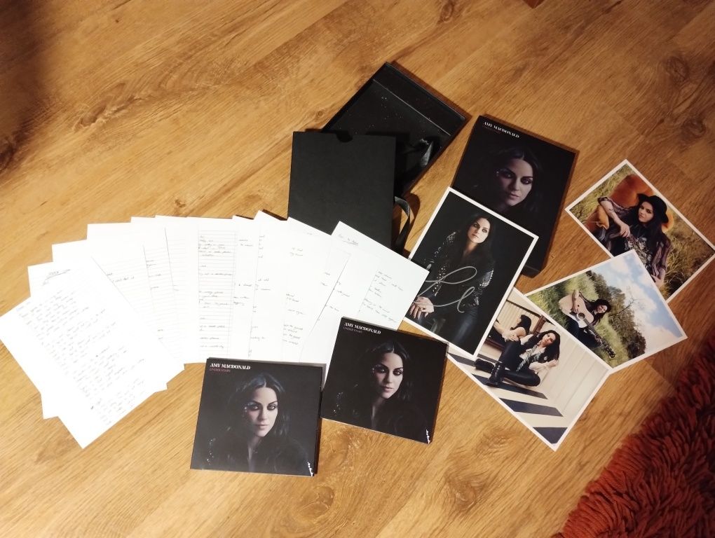 Amy Macdonald Under stars box