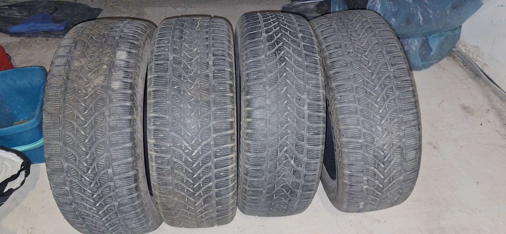 Opony zimowe 215/60/16