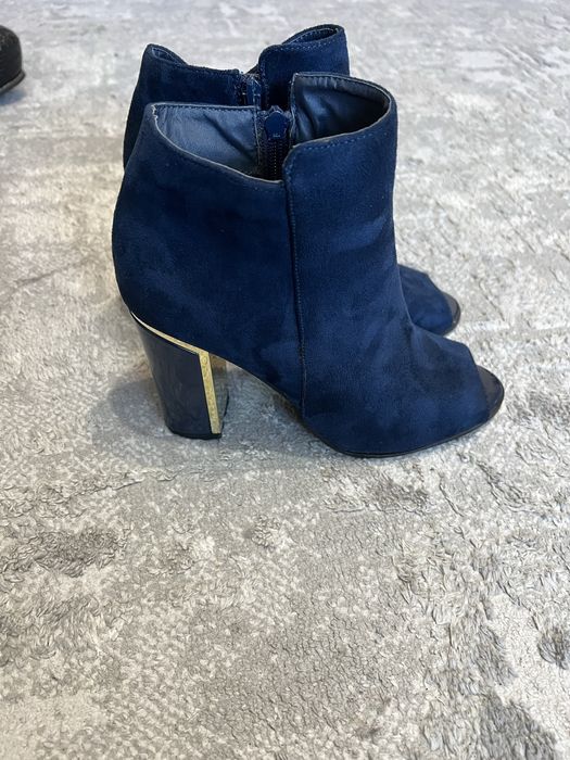 Жіночі замшеві черевики Ботільйони розмір 39.