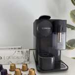 Máquina de café Nespresso Delonghi preta